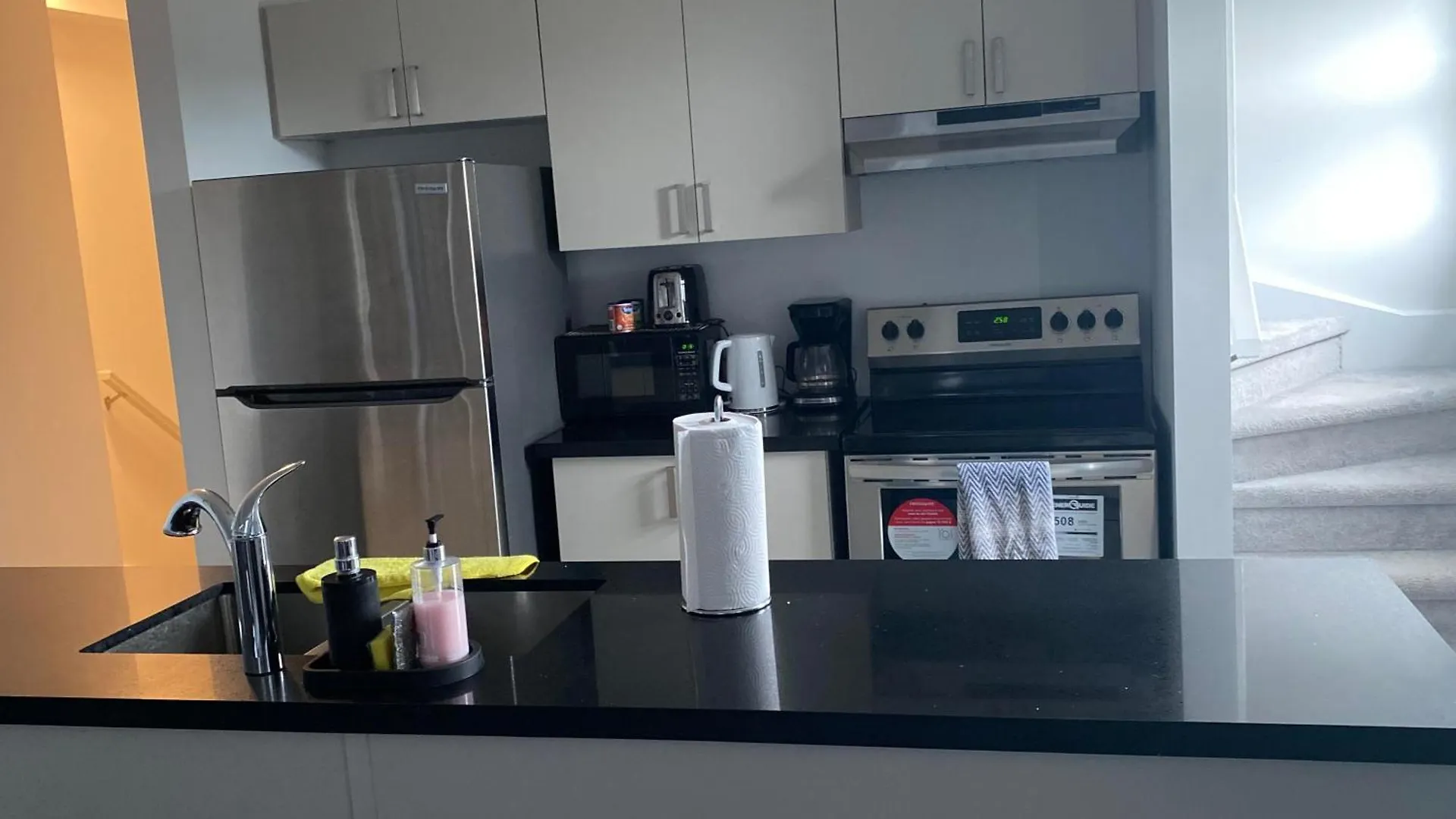 Luxury Bright And Modern Condo Niagara Falls Apartment
